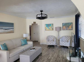 236E Beautiful Bungalow that sleeps 6